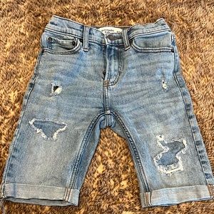 Abercrombie kids light wash denim shorts. Size 9/10